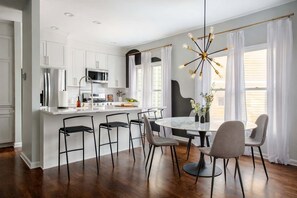 Dining - Paint it Black (Atlanta)