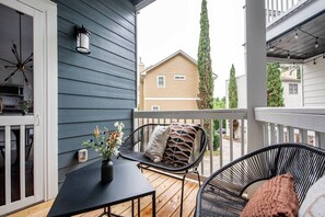 Property grounds - Paint it Black by Minty Living (Atlanta)