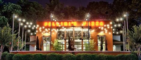 المنشأة من الخارج