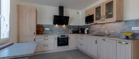 Microwave, oven, highchair