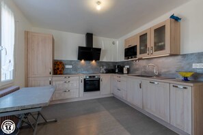 Microondas, horno y periquera 