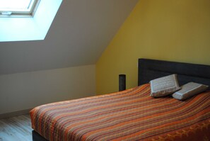 3 bedrooms, iron/ironing board, travel cot, free WiFi