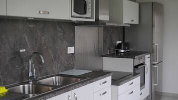 Mikrowelle, Ofen, Hochstuhl