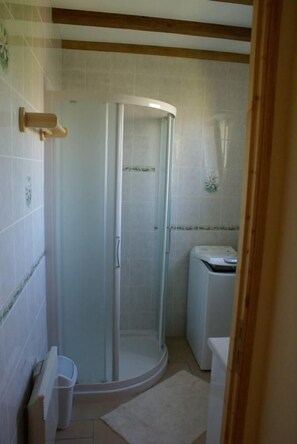 Shower - Les Trelles - Pleurs (Pleurs)