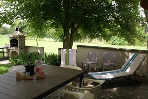 Outdoor dining - Les Trelles - Pleurs (Pleurs)