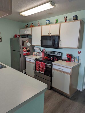 Fridge, microwave, oven, stovetop - Disney, Pool, Hot Tub, Gym! (Kissimmee)