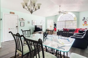 Interior - Disney, Pool, Hot Tub, Gym! (Kissimmee)