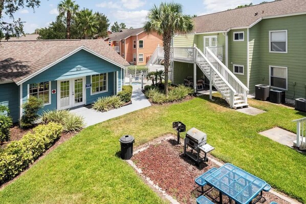 Outdoor dining - Disney, Pool, Hot Tub, Gym! (Kissimmee)
