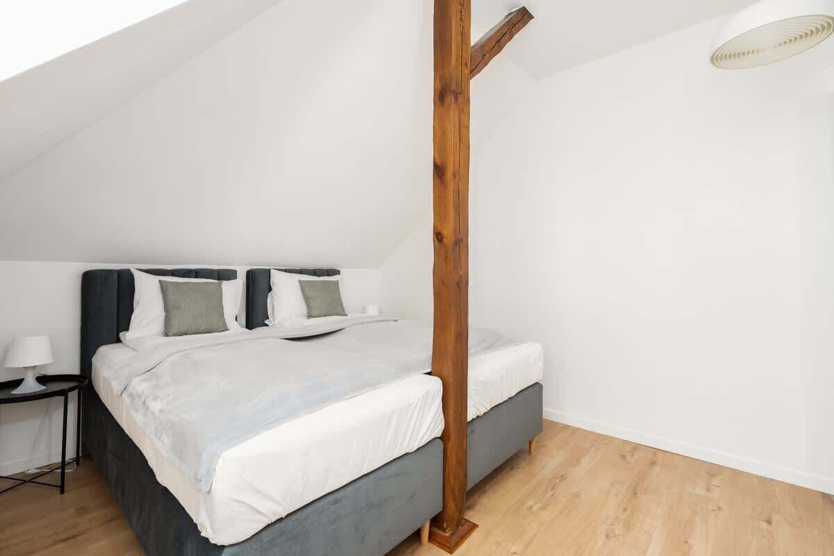 5 chambres, fer et planche à repasser, Wi-Fi, draps fournis