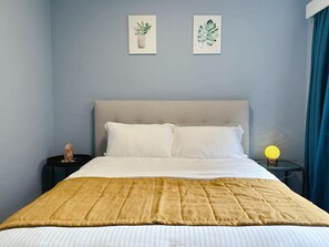 2 habitaciones, tabla de planchar con plancha, cuna de viaje y wifi 