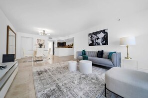 Téléviseur, bureau