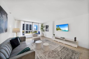 TV, offices - King Bed & Balcony | Pool & Gym | StayCozy (Miami)
