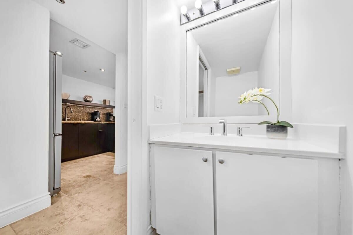 Bathtub, hair dryer, towels