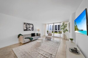 Téléviseur, bureau