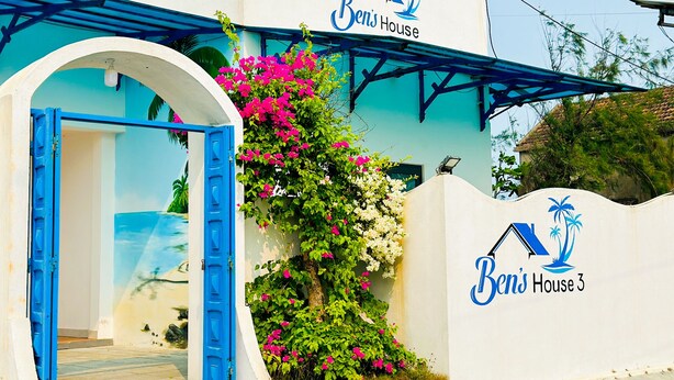 A building with a sign reading "Ben's House" and "Ben's House 3". - Ben's House 3 (Da Nang)