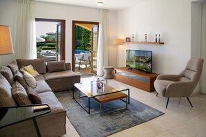 Elite 2 Bedrooms Jr Villa with Pool AJ07 | Living area | Smart TV - Aphrodite Hills Rentals – Elite Villas (Kouklia)