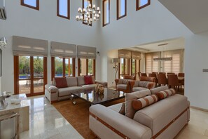 Living area - Aphrodite Hills Rentals – Elite Villas (Kouklia)