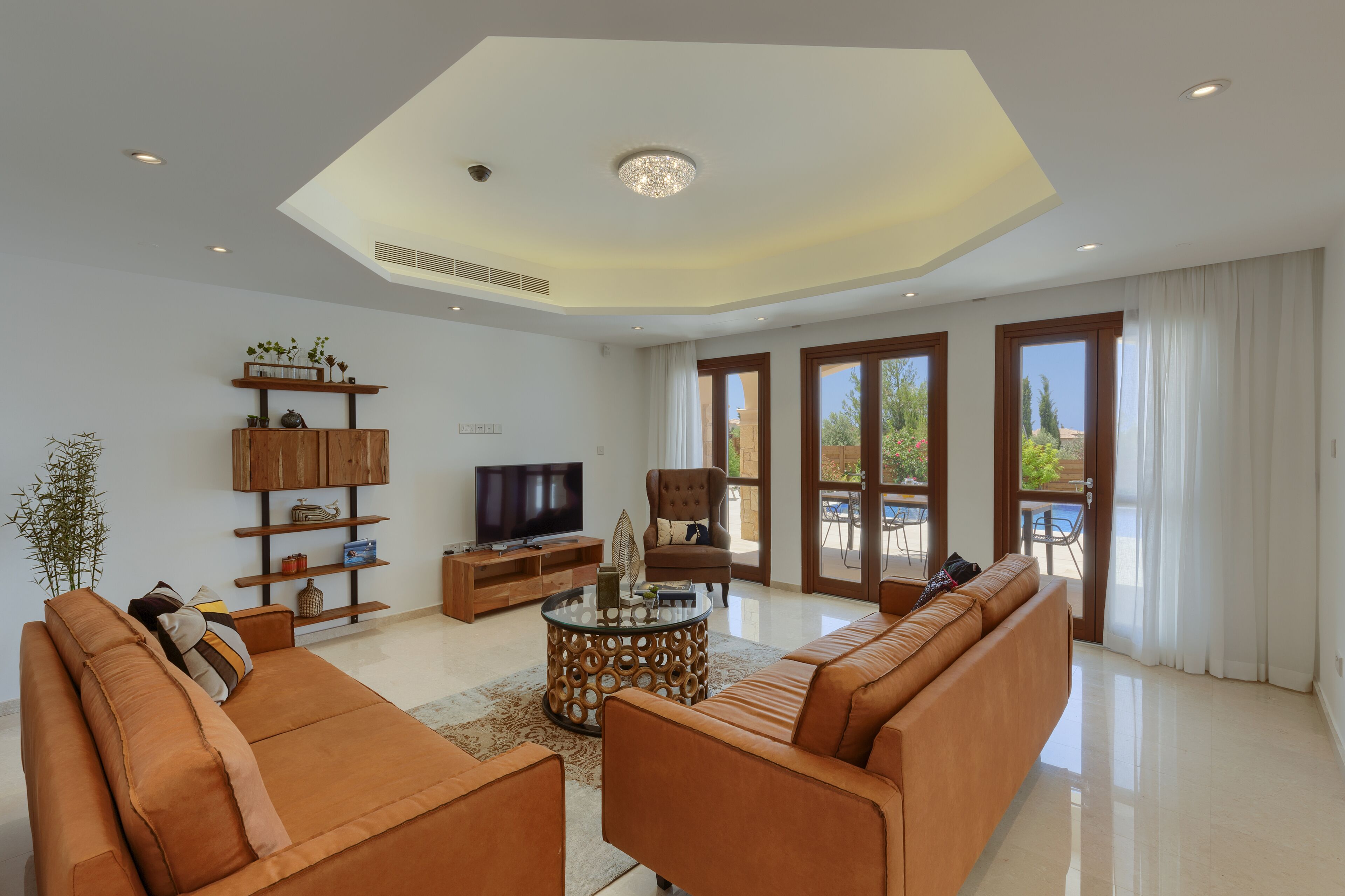 Elite 5 Bedrooms Villa with Pool GV05 | 起居区 | 智能电视