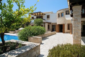 Front of property - Aphrodite Hills Rentals – Elite Villas (Kouklia)