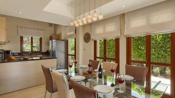 Elite 3 Bedrooms Villa with Pool 0266 | In-room dining