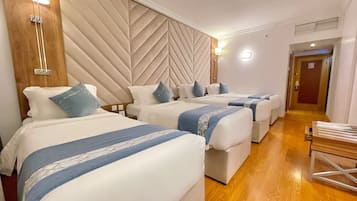 Standard Quadruple Room | Minibar, desk, soundproofing, free WiFi