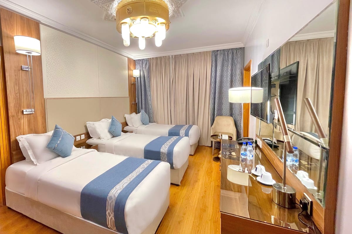 Minibar, desk, soundproofing, WiFi (free)