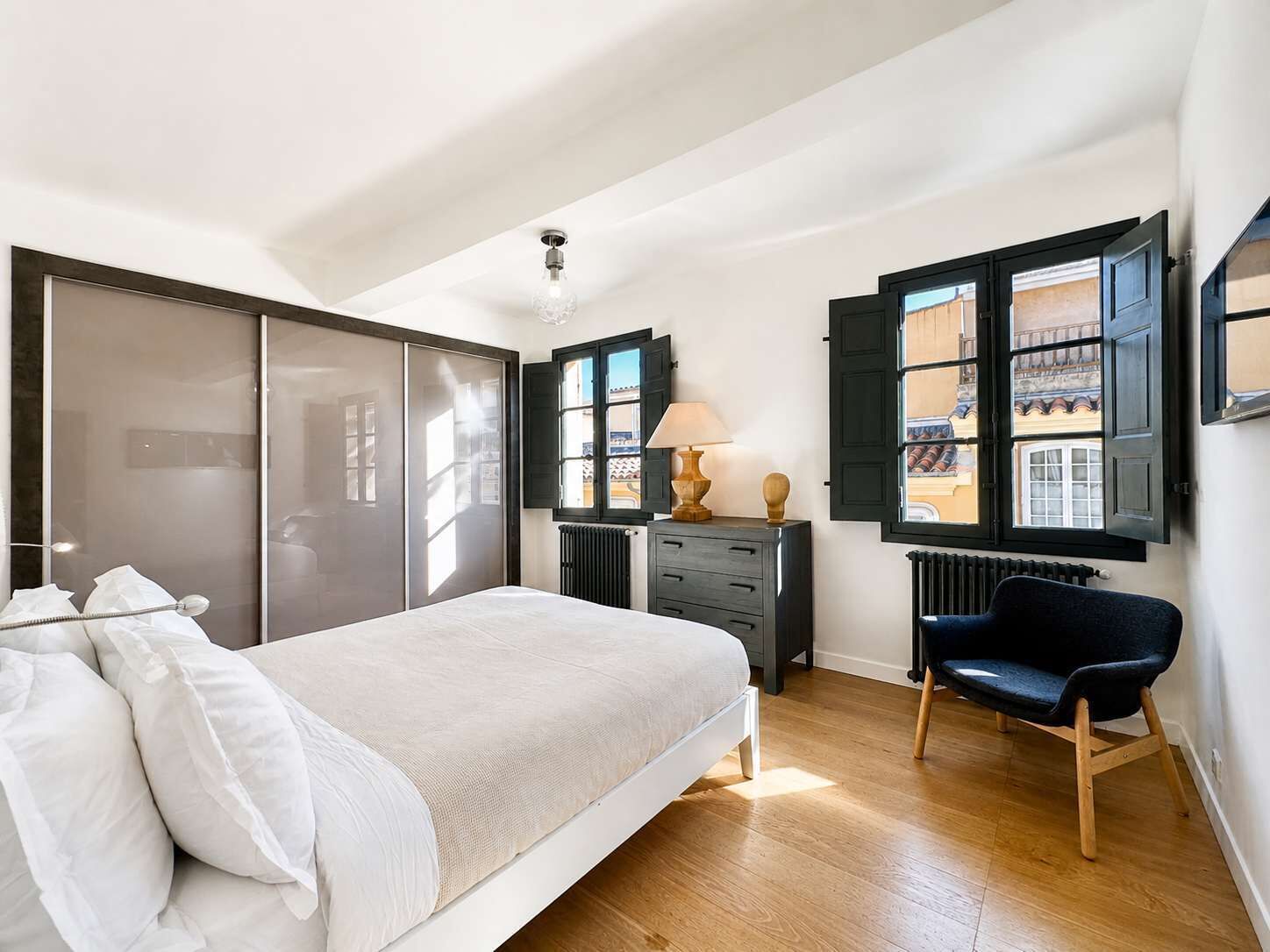 1 chambre, bureau, fer et planche à repasser, Wi-Fi