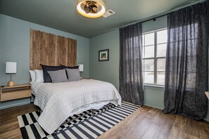 2 habitaciones, tabla de planchar con plancha, cuna de viaje y wifi