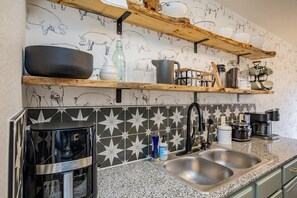 Refrigerador, microondas, horno, placa de cocina