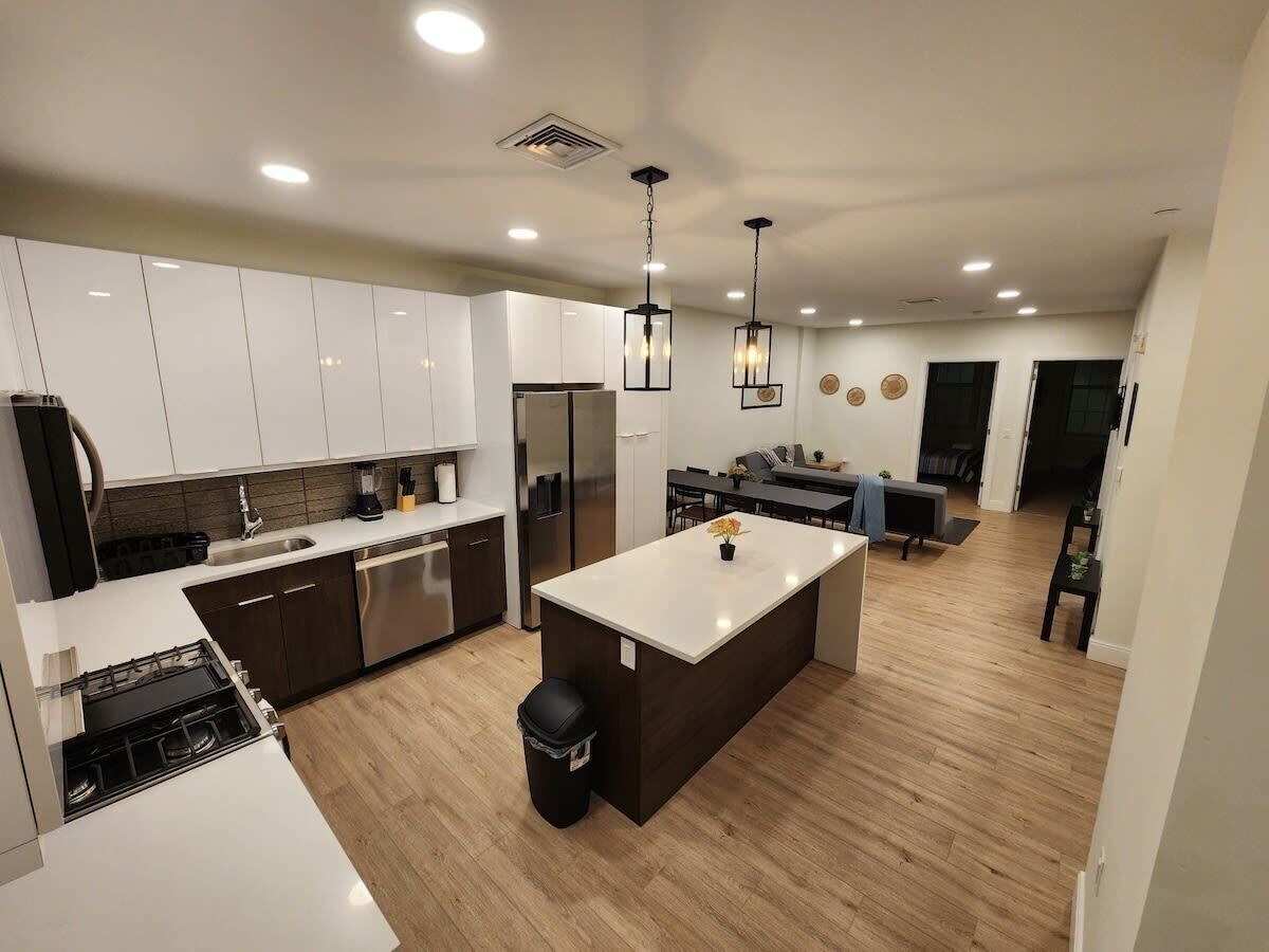 Luxurious  2 - Bedroom Gem minutes to NYC!
