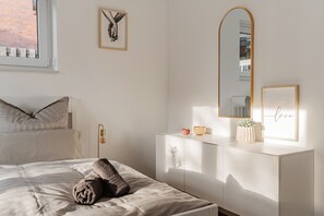 2 bedrooms, iron/ironing board, travel cot, free WiFi