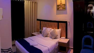 Desk, laptop workspace, iron/ironing board, free WiFi