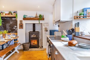 Refrigerador, lavavajillas, tetera/pava eléctrica, tostadora