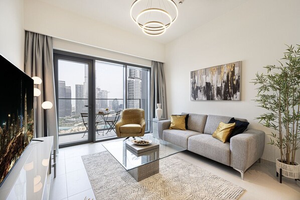 TV, stereo - New 2B | Burj Khalifa | Dubai Mall | 2 Pools | Gym (Dubai)