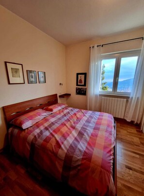 1 Schlafzimmer, Schreibtisch, WLAN, Bettwäsche