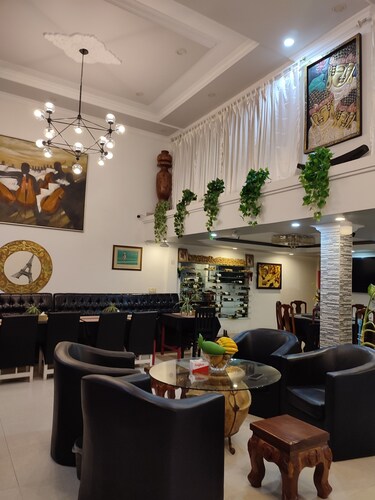 IDEAL POUR LES FUMEURS Chambre avec balcon. Tout peut se faire a pied