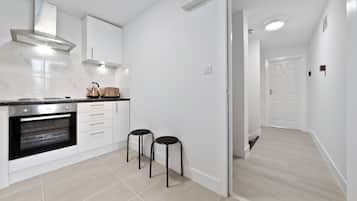 Studio | Private kitchen | Fridge, microwave, electric kettle