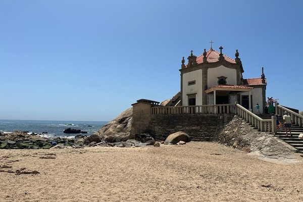 Senhor da Pedra chapel, Miramar beach.