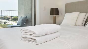 4 bedrooms, in-room safe, desk, iron/ironing board