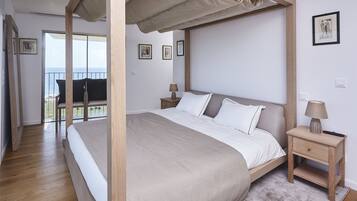 4 bedrooms, in-room safe, desk, iron/ironing board