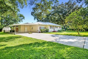 Exterior - Grandma's house is calm and relaxing. (Pensacola)