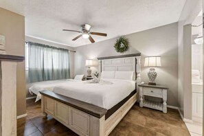 1 dormitorio, tabla de planchar con plancha, wifi y ropa de cama