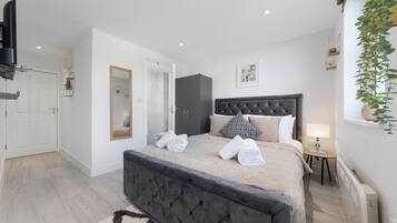 Studio | Free WiFi, bed sheets