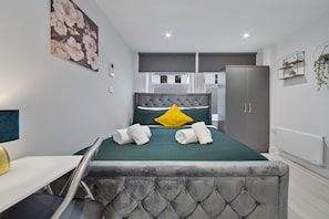 Iron/ironing board, free WiFi, bed sheets