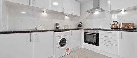 Studio | Private kitchen | Fridge, microwave, electric kettle