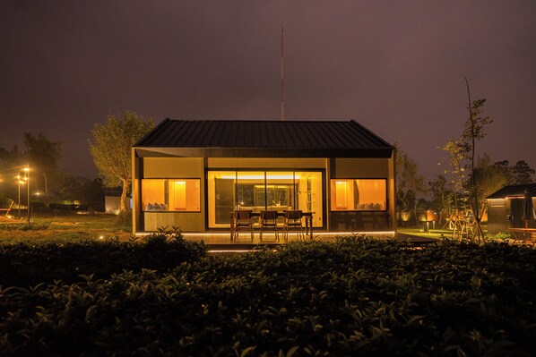 Premier Cabin, 2 Bedrooms | 1 bedroom, free WiFi, bed sheets