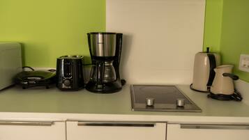 Refrigerador, microondas, parrilla de estufa y lavavajillas