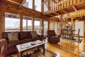 Smart TV, fireplace, DVD player - Sky View- Hot Tub, Breathtaking Mountain Views, WIFI, Pool Access!!! (Sevierville)