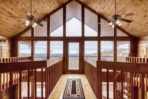 Interior - Sky View- Hot Tub, Breathtaking Mountain Views, WIFI, Pool Access!!! (Sevierville)