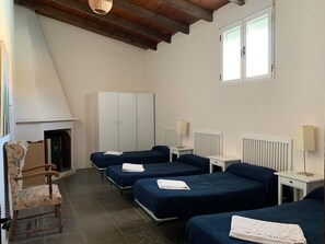 傳統平房 | 可攜式嬰兒床、床單